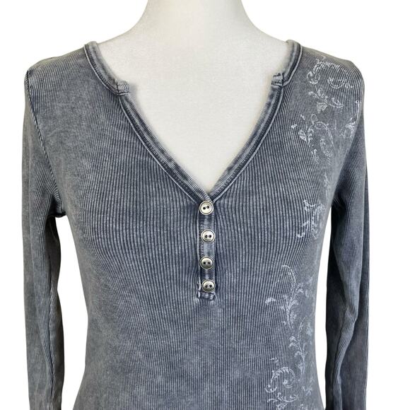 One World Sz L Vtg Y2K Grunge Rose Graphic Print Henley Top 3/4 Grey Distressed - Picture 3 of 16